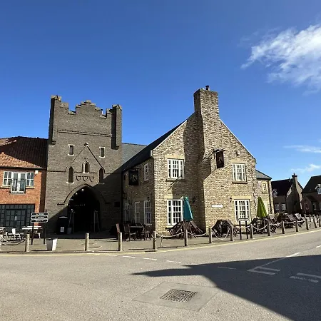 Ocean Retreat - Part Of The The Bay Village With Pool, Gym And Direct Access, Pub, Restaurant, Tennis And Meadows Walks *