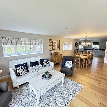 Ocean Retreat - Part Of The The Bay Village With Pool, Gym And Direct Access, Pub, Restaurant, Tennis And Meadows Walks