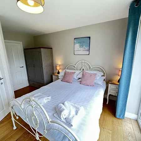 Ocean Retreat - Part Of The The Bay Village With Pool, Gym And Direct Access, Pub, Restaurant, Tennis And Meadows Walks Filey